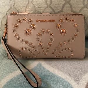 Soft Pink Wristlet/Wallet By Michael Kors 🌸✨